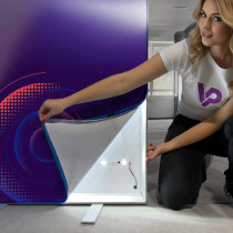 LED BOX reklaminis skydelis 300x230cm - Šviečianti sienelė, skirta parodoms. Dvipusis parodos stendas su spauda, fonas